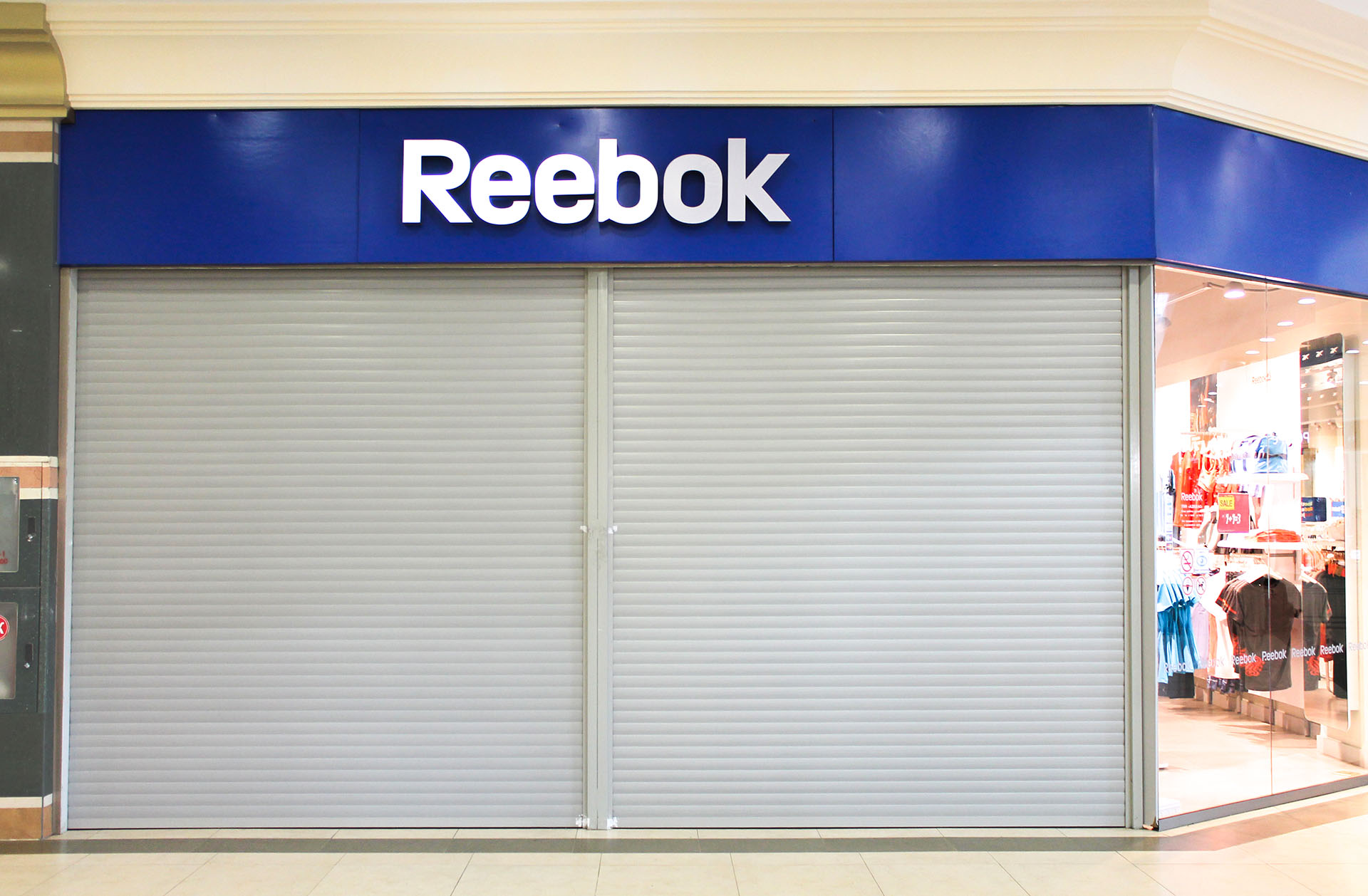 Рольставни магазина Reebok